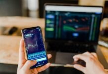 5 Things You Could Do Online to Generate an Income person using phone and laptop computer