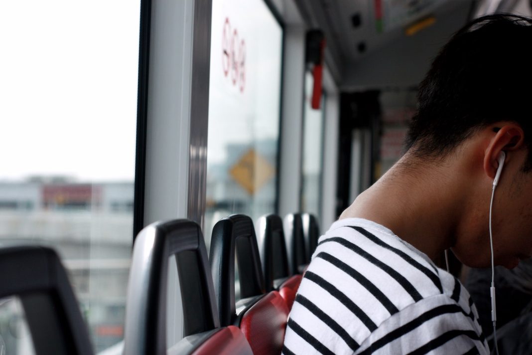 Photo by Nalau Nobel man using white earphones