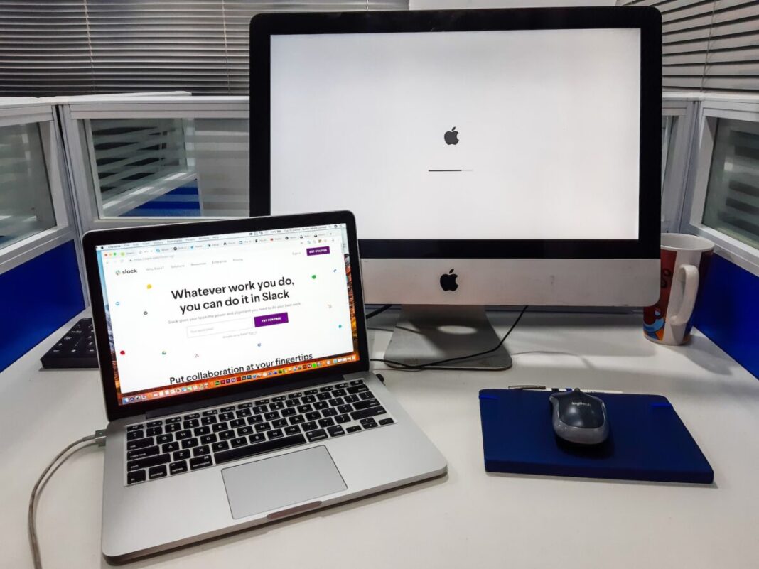 Photo by Muhammed Abiodun Mustapha silver iMac near space gray MacBook Pro