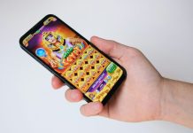 What Makes a Good Casino App? Features Users Actually Care About in 2026 A hand holds a phone with an egyptian-themed game.
