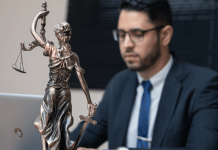 What to Look for in a Criminal Defense Lawyer Before Signing Anything